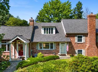 16 Salisbury Ln, Malvern, PA 19355