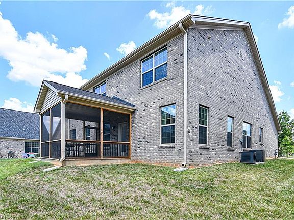 4th image of 2399 Glenkirk Dr
