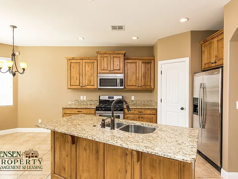 389 N 1270 W — Photo 11