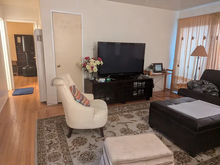 284 38th St #3 — Photo 3