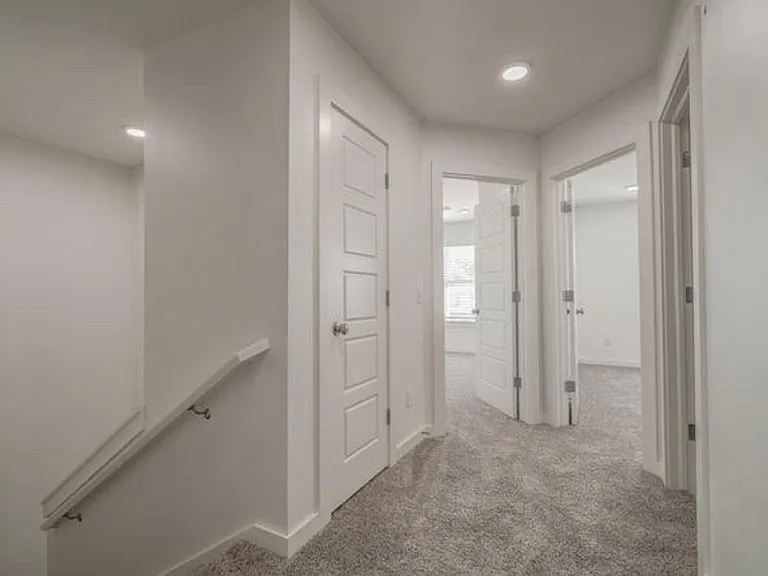 7901 NW 135th Ter — Photo 13