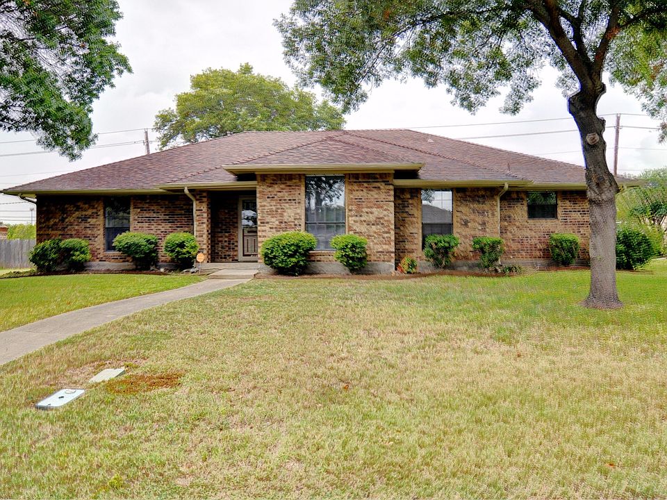 1st image of 909 Foxwood Dr