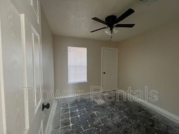 3rd image of 4332 Redbud Ave
