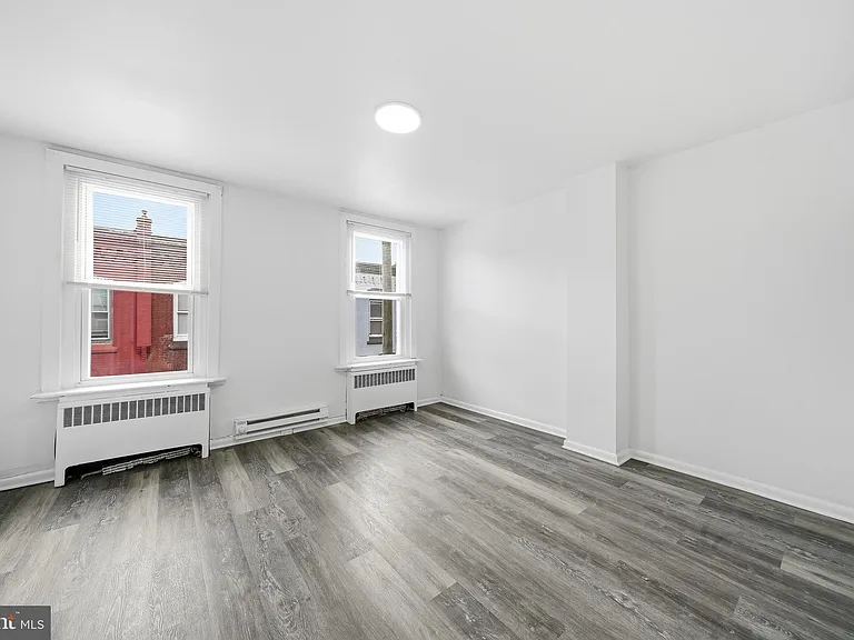 2062 E Stella St — Photo 17