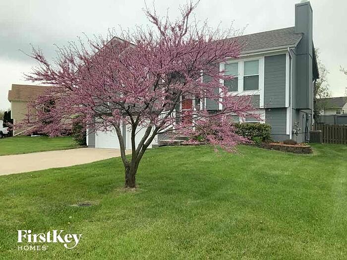 412 N Crest Dr, Raymore, MO 64083 Zillow