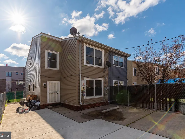 1330 N Hancock St — Photo 20