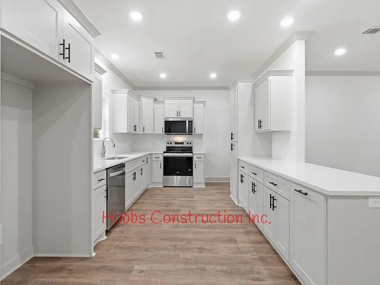 303 1/2 N West St — Photo 7