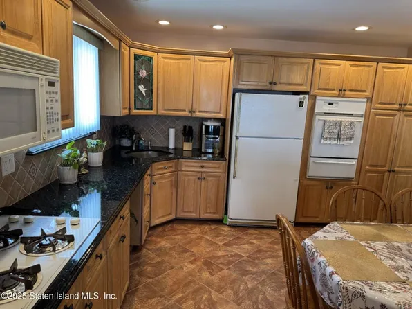 9 Radford Street image 12 of 35