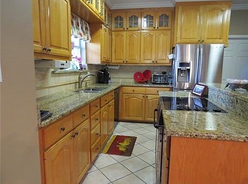 5th image of 10 Cypress Ct