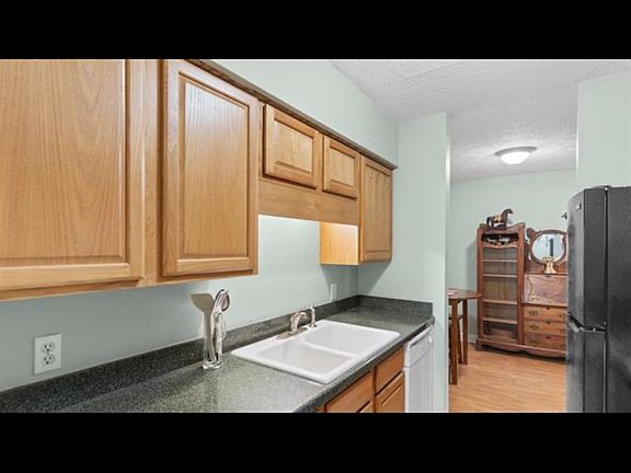 3rd image of 615 Carter Ln APT D1