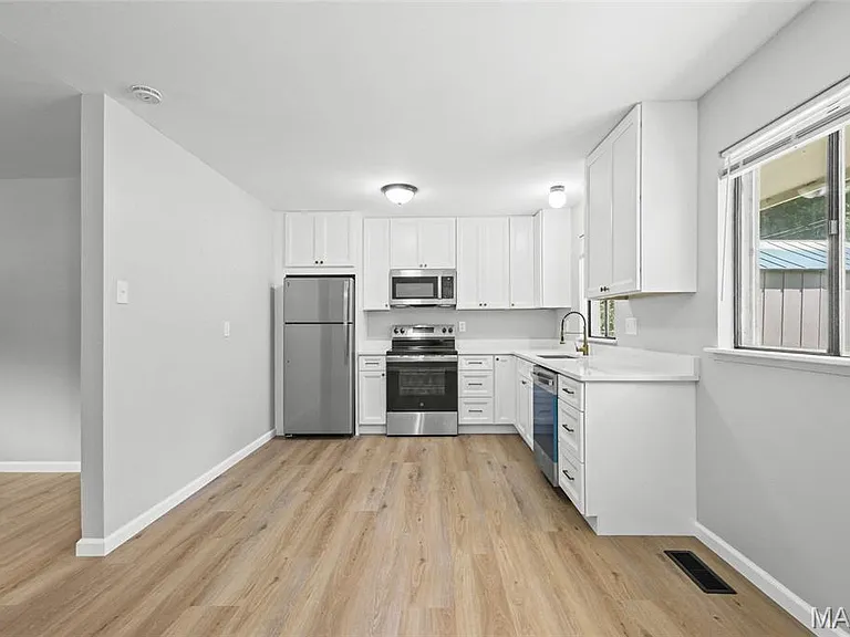 404 Spring Meadows Dr — Photo 11