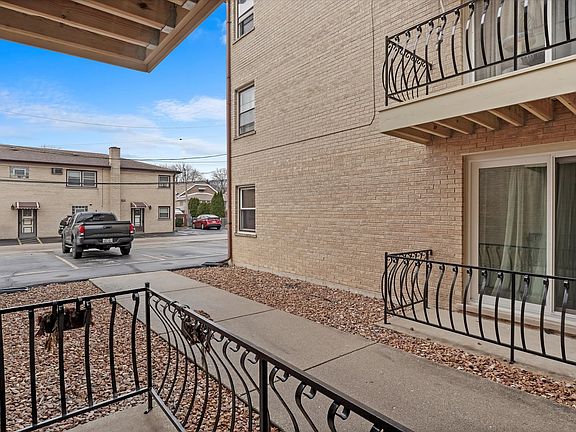 5th image of 2400 N 76th Ave APT 1W