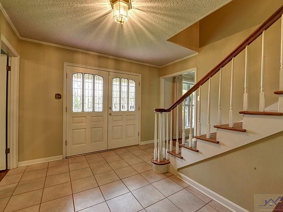 4th image of 109 E Oaklawn Dr