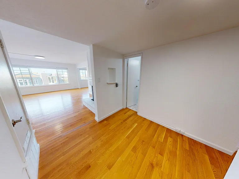 1040 Ashbury St — Photo 14