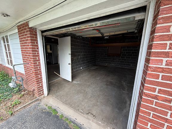4th image of 10000 Knollcrest Ct