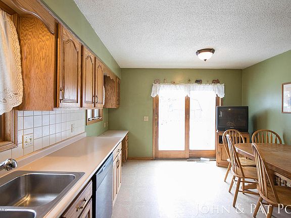 4th image of 550 Buist St SW
