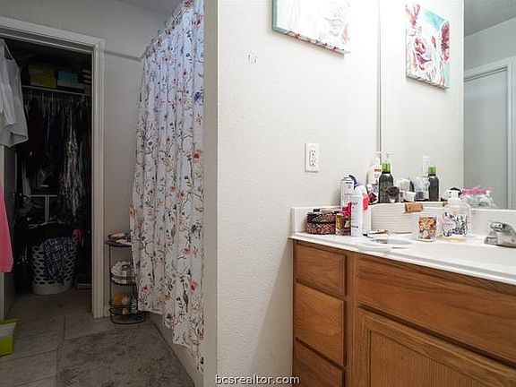 2nd image of 505 Thornton Ct