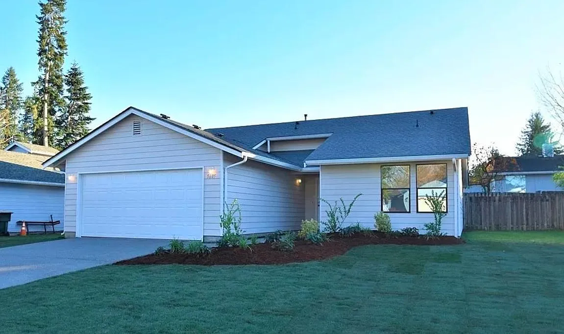 3 bed, 1288 sqft, $2,400 — Photo 1