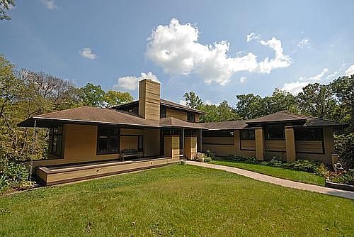 1st image of 2574 Oak Cir NE