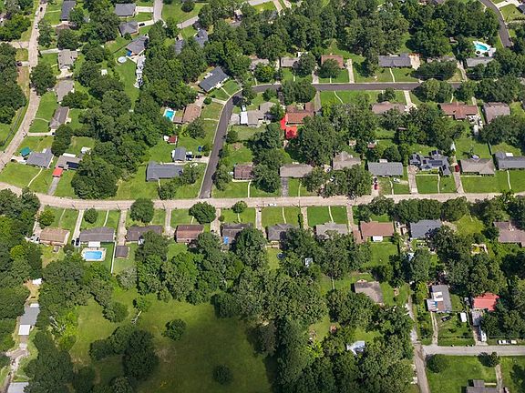 2nd image of 402 Englewood Dr