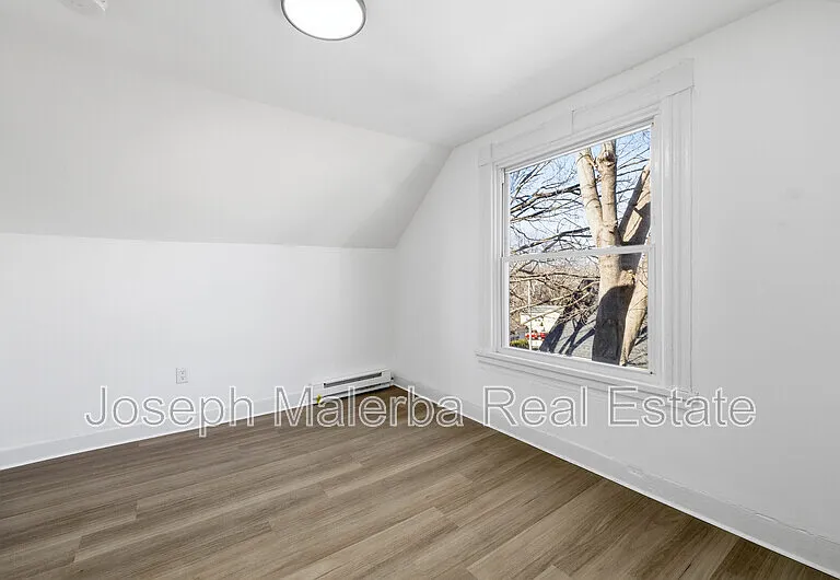 159 Connecticut Ave — Photo 9