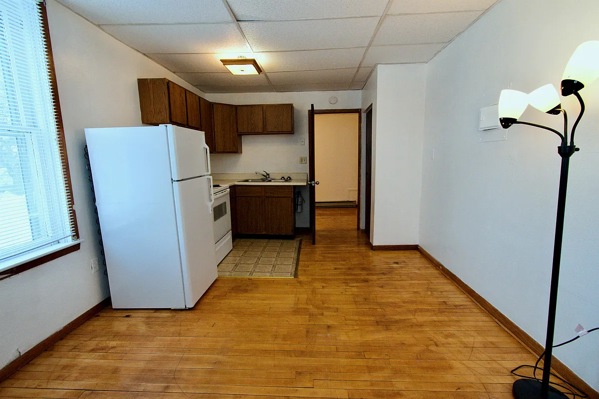 Building Photo - 222 4th St S #3