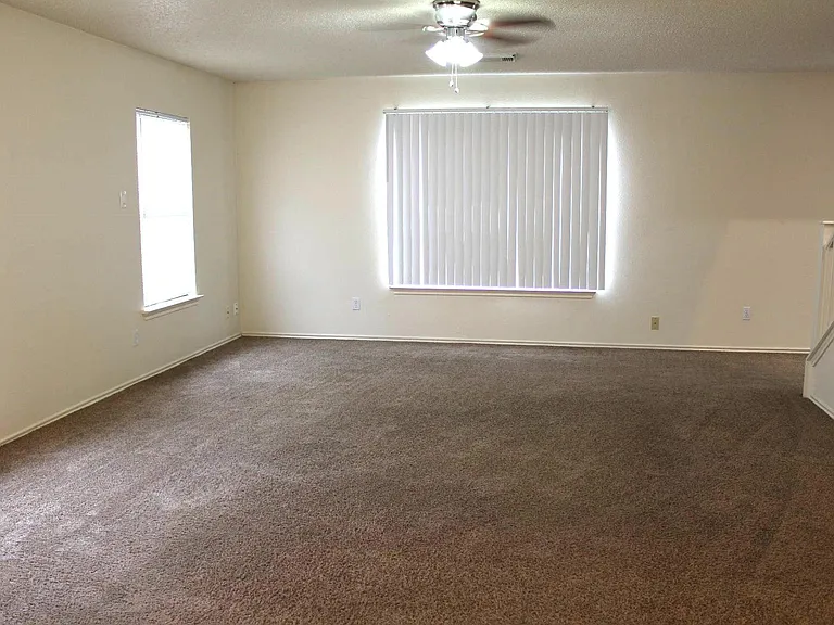1319 Carmel Oaks — Photo 4