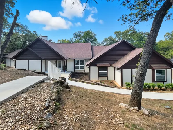 200 Silverleaf Dr, Fort Worth, TX 76112