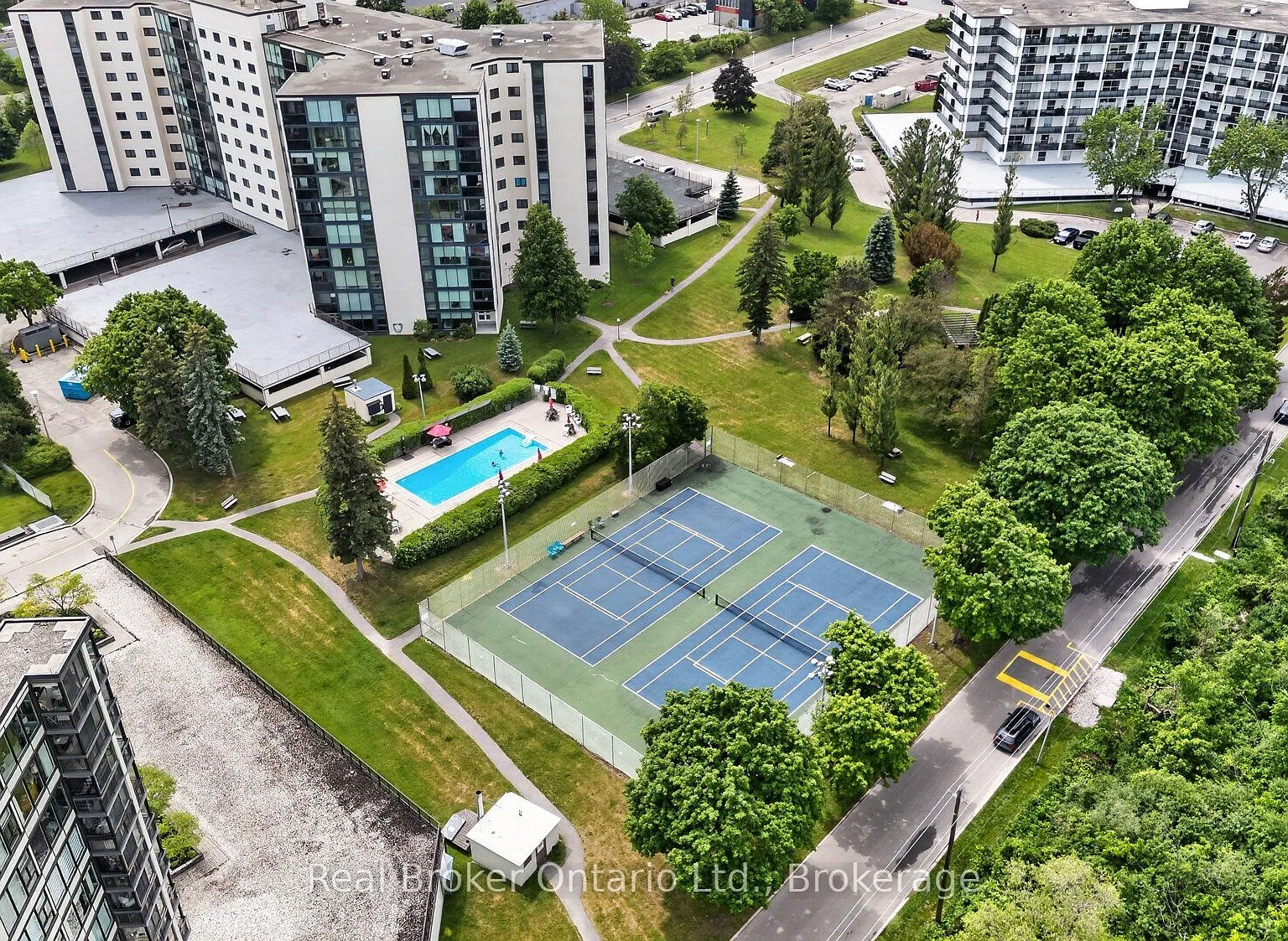3 bed, $2,700 — Photo 2