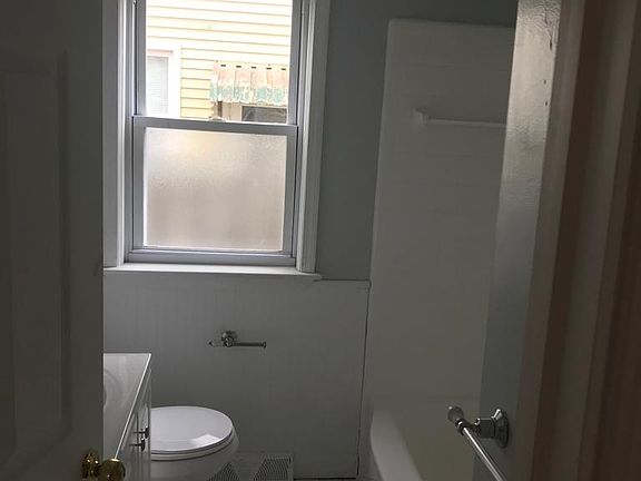 5th image of 28561 Barton St