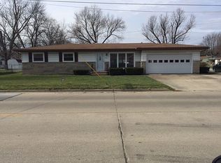 1601 S 4th St, Effingham, IL 62401