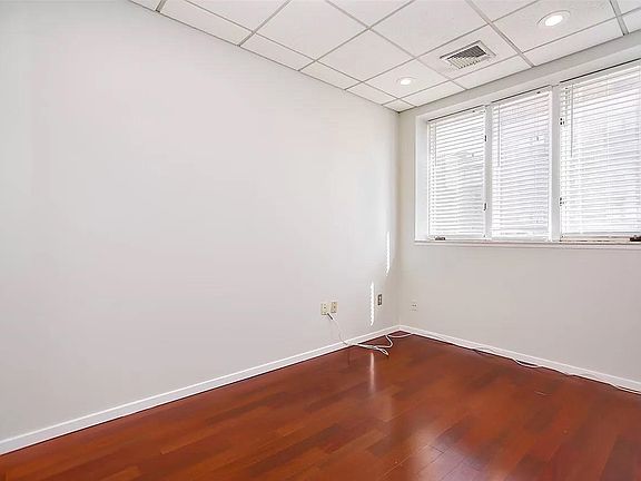 5th image of 75 Liberty Ave Unit A13
