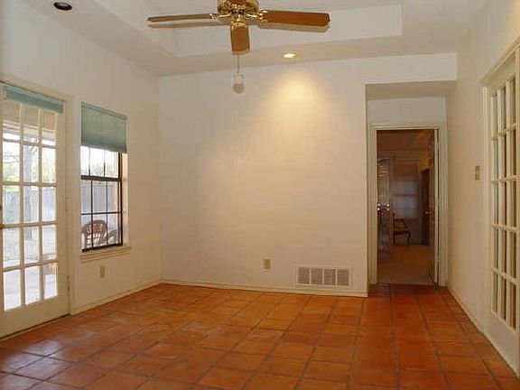 5th image of 2218 Shady Oaks Ct