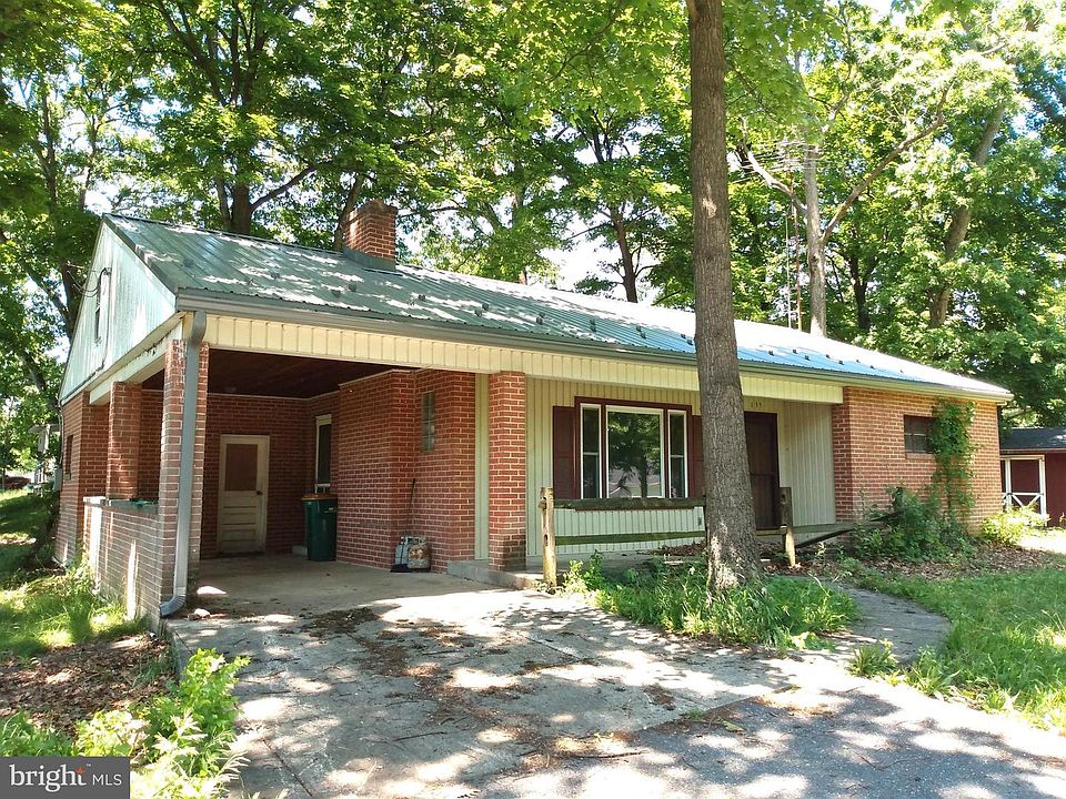 1st image of 135 Oak Forest Dr