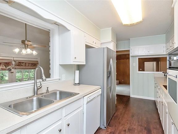 4th image of 3855 Berwyn Dr N