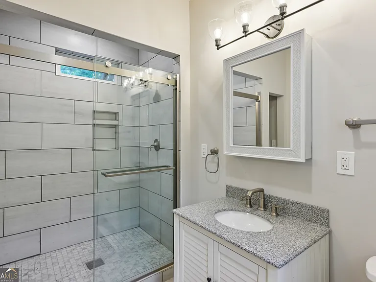 1500 N Highland Ave NE — Photo 13