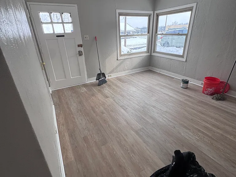 45 S Halloway St — Photo 6