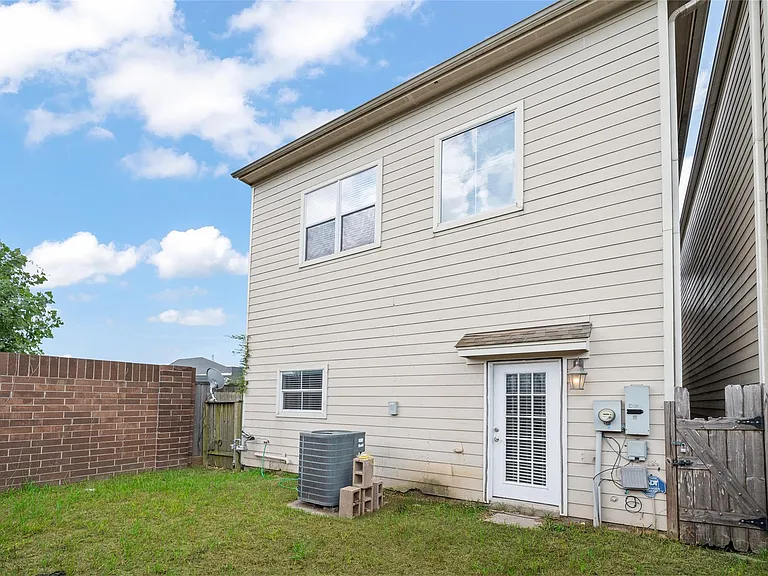 907 McKinney Park Ln — Photo 32