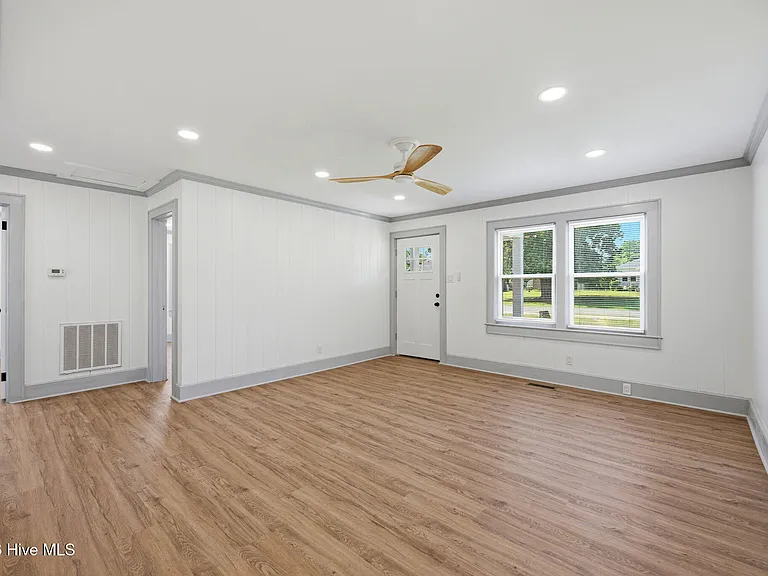1714 Lucerne Way — Photo 5
