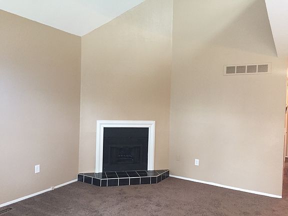 2nd image of 24994 Auburn Ln #2