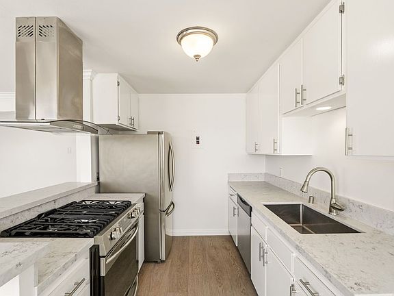 5th image of 1720 Ardmore Ave APT 221