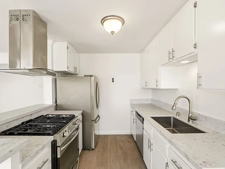 1720 Ardmore Ave #221 — Photo 5
