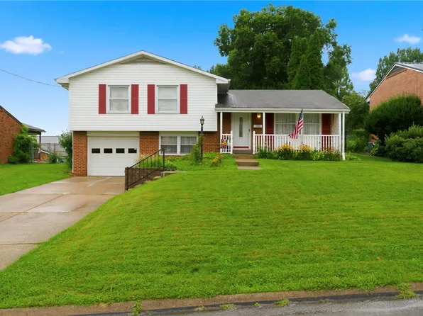 203 McWilliams Dr, Natrona Heights, PA 15065