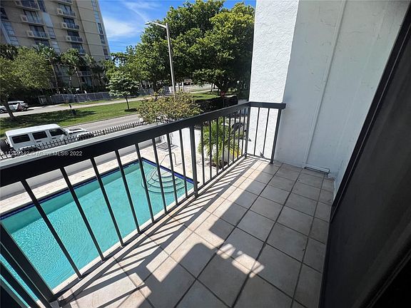 3rd image of 2345 NE 135th St #209