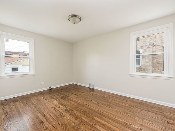 4th image of 2817 Washington St