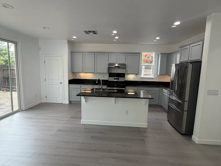 109 Cropton Ct — Photo 5