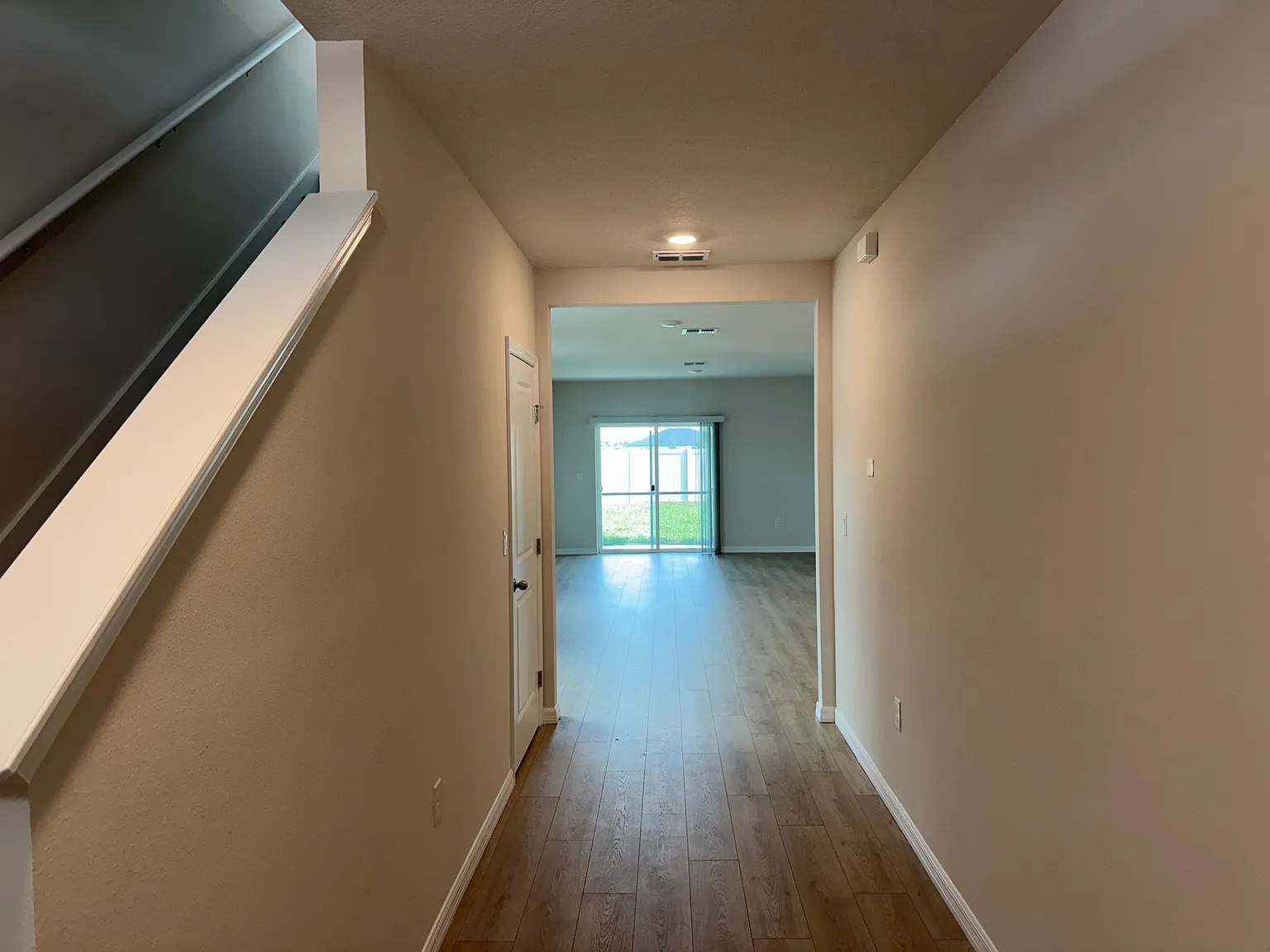 5 bed, 2447 sqft, $2,850 — Photo 2