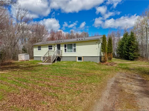 9 McLeod Ln, Lincoln, NB E3B 8S1