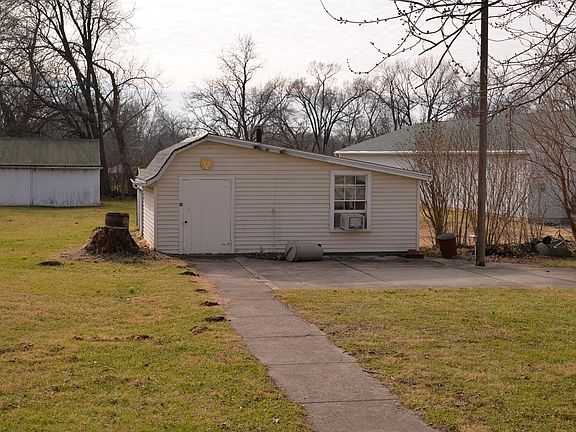 2nd image of 5008 Roosevelt Ave
