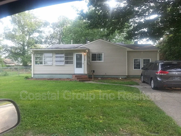 4733 Adler Ave — Photo 2